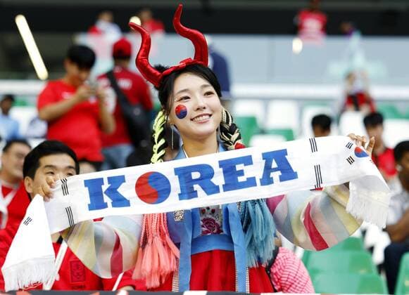 Football World Cup in Qatar South Korea supporters cheer ahead of a World Cup Group H football match against Uruguay at Education City Stadium in Al Rayyan, Qatar, on Nov. 24, 2022.  A14AA0001361562P 