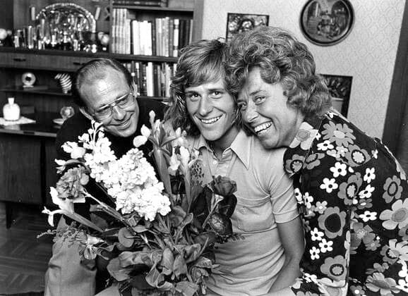 SÖDERTÄLJE 1974 Björn Borg pa sin 18-arsdag med pappa Rune och mamma Margareta. Foto Jacob Forsell XP SCANPIX Kod 14 **AFTONBLADET OUT** SÖDERTÄLJE SVERIGE x14x *** SÖDERTÄLJE 1974 Björn Borg on his 18th birthday with his father Rune and mother Margareta Photo Jacob Forsell XP SCANPIX Code 14 AFTONBLADET OUT SÖDERTÄLJE SWEDEN x14x  Copyright: xJacobxForsellx xXPx xTTx BORG FAMILJ