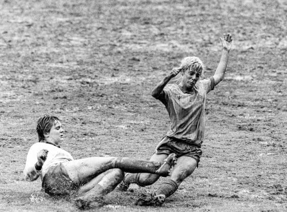Swedens Anna Svenjeby, right, fights for tall with Englands Liz Deigham during the final match of the 1984 European Competition for Womens Football UK FOOTBALL x22x  Copyright: xLarsxJansson EXP TTx EM FOTBOLL 1984