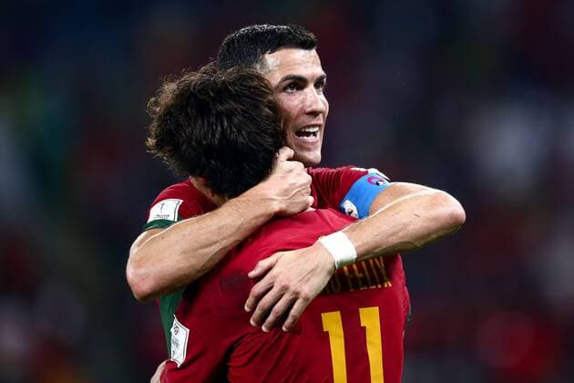 Sport Themen der Woche KW47 Sport Bilder des Tages Mandatory Credit: Photo by Michael Zemanek Shutterstock (13626528bb) Joao Felix of Portugal celebrates his goal with team-mate Cristiano Ronaldo of Portugal , 2-1 Portugal v Ghana, FIFA World Cup, WM, Weltmeisterschaft, Fussball 2022, Group H, Football, Stadium 974, Doha, Qatar - 24 Nov 2022 Editorial Use Only Portugal v Ghana, FIFA World Cup 2022, Group H, Football, Stadium 974, Doha, Qatar - 24 Nov 2022 Editorial Use Only  Copyright: xMichaelxZemanek Shutterstockx 13626528bb