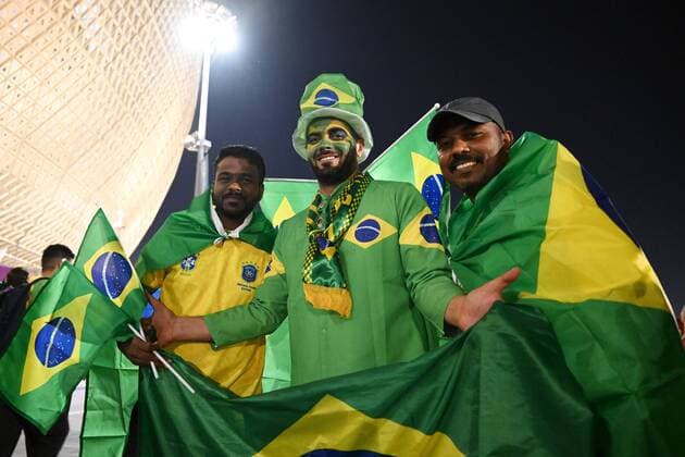 Qatar Soccer World Cup Brazil - Serbia 8324059 24.11.2022 Brazil s fans pose for a photo before the start of the Qatar 2022 World Cup Group G soccer match between Brazil and Serbia at the Lusail Stadium in Lusail, Qatar. Grigory Sysoev Sputnik Lusail Qatar  Copyright: xGrigoryxSysoevx