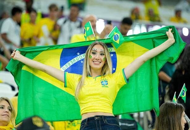 Mandatory Credit: Photo by Dave Shopland Shutterstock (13626511g) Brazil fans in the stands Brazil v Serbia, FIFA World Cup, WM, Weltmeisterschaft, Fussball 2022, Group G, Football, Lusail Stadium, Al Daayen, Qatar - 24 Nov 2022 Editorial Use Only Brazil v Serbia, FIFA World Cup 2022, Group G, Football, Lusail Stadium, Al Daayen, Qatar - 24 Nov 2022 Editorial Use Only  Copyright: xDavexShopland Shutterstockx 13626511g