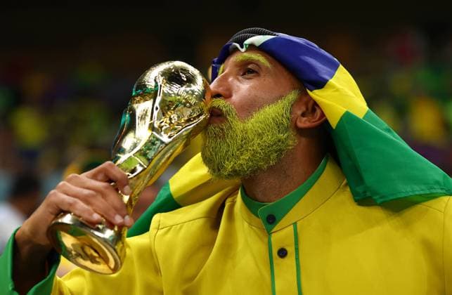 FIFA World Cup 2022, Brazil - Serbia, fans with World Cup dummies