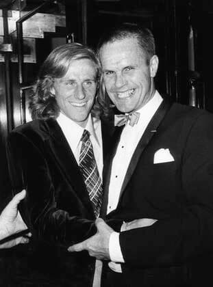 LONDON 19780711 Two Swedish Wimbledon winners, on the left Björn Borg, winner of the singles tournament five times 1976 1980 and Sven Davidson, doubles winner 1958 Here they meet after Borgs third triumph at Wimbledon and Davidsons victory in the oldboys class LONDON UK x14x  Copyright: xJacobxForsellx xTTx x Borg - Davidson