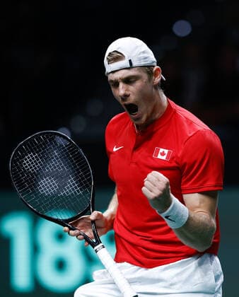 November 24, 2022, MALAGA, MADRID, SPAIN: Denis Shapovalov of Canada in action against Jan-Lennard Struff of Germany during the first tennis match from Davis Cup Finals 2022, Quarter-Finals round, played between Germany and Canada at Palacio de Deportes Martin Carpena pavilion on november 24, 2022, in Malaga, Spain. MALAGA SPAIN - ZUMAa181 20221124_zaa_a181_126 Copyright: xOscarxJ.xBarrosox