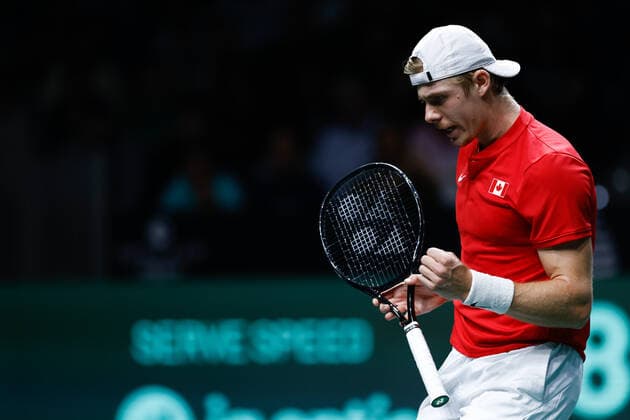 November 24, 2022, MALAGA, MADRID, SPAIN: Denis Shapovalov of Canada in action against Jan-Lennard Struff of Germany during the first tennis match from Davis Cup Finals 2022, Quarter-Finals round, played between Germany and Canada at Palacio de Deportes Martin Carpena pavilion on november 24, 2022, in Malaga, Spain. MALAGA SPAIN - ZUMAa181 20221124_zaa_a181_127 Copyright: xOscarxJ.xBarrosox