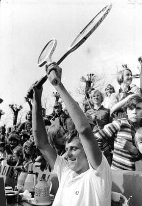 BASTAD 1972 SEKLET SPORT 70 The very promising tennis player Björn Borg, only 15 years old, is hailed by the audience after his fine performance in his first Davis Cup tournament in Bastad in 1972, when he won against 25 year old New Zealander Onny Parun BASTAD SWEDEN Tennis x46x  Copyright: xTommyxWibergx BJÖRN BORG