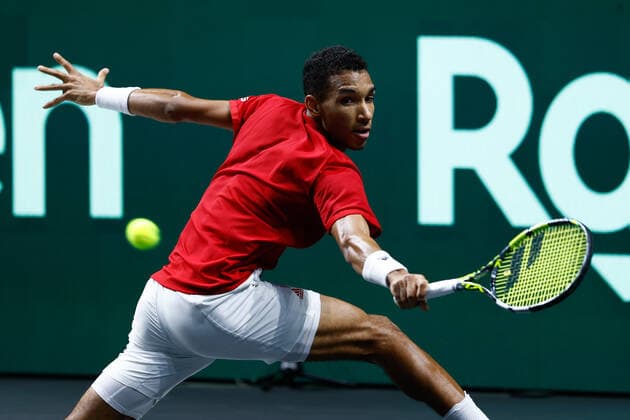 November 24, 2022, MALAGA, MADRID, SPAIN: Felix Auger-Aliassime of Canada in action against Oscar Otte of Germany during the second tennis match from Davis Cup Finals 2022, Quarter-Finals round, played between Germany and Canada at Palacio de Deportes Martin Carpena pavilion on november 24, 2022, in Malaga, Spain. MALAGA SPAIN - ZUMAa181 20221124_zaa_a181_170 Copyright: xOscarxJ.xBarrosox