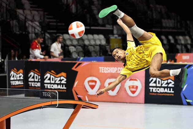 Bilder des Jahres, Sport 11 November Sport Themen der Woche KW47 Sport Bilder des Tages Boonkoom Tipwong, THA, during preliminaries at 2022 Teqball Individual Mens World Championships in Nürnberg; 24 11 2022 - *** Boonkoom Tipwong, THA, during preliminaries at 2022 Teqball Individual Mens World Championships in Nuremberg 24 11 2022 