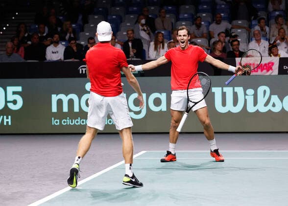 Denis Shapovalov and Vasek Pospisil jubilate after victory, jubilation, joy, emotion mens doubles, Davis Cup Finals 2022, Palacio de Deportes JosÃ Copyright: xJuergenxHasenkopfx