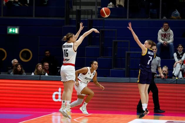 24 11 2022, Qualification FIBA Basketball Women European Championship 2023, Germany Bosnia and Herzegovina, 16, Alina Wayan Hartmann, Germany Weißenfels Stadthalle Weißenfels Sachsen Anhalt Germany