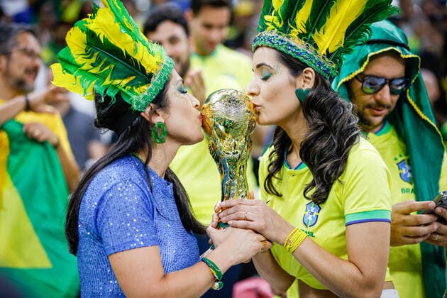 Brazil vs Serbia LUSAIL, AD - 24.11.2022: BRAZIL VS SERBIA - Brazilian fans during the match between Brazil and Serbia, valid for the group stage of the World Cup, held at the Lusail National Stadium in Lusail, Qatar. (Photo: Rodolfo Buhrer La Imagem Fotoarena) x2298705x  RodolfoxBuhrer