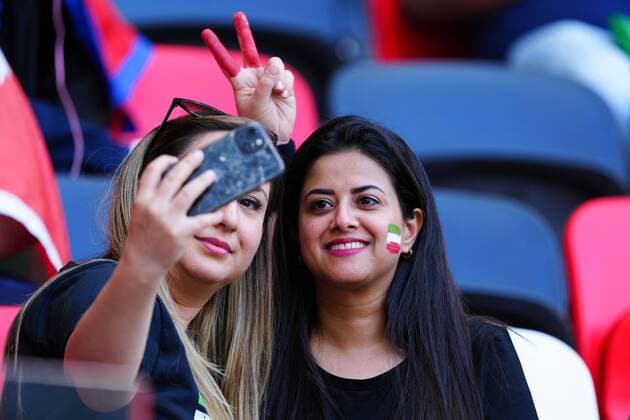 Mandatory Credit: Photo by Javier Garcia Shutterstock (13634738f) Female Iranian fans show their support for protests in Iran Wales v Iran, FIFA World Cup, WM, Weltmeisterschaft, Fussball 2022, Group B, Football, Ahmad Bin Ali Stadium, Ar-Rayyan, Qatar - 25 Nov 2022 Editorial Use Only Wales v Iran, FIFA World Cup 2022, Group B, Football, Ahmad Bin Ali Stadium, Ar-Rayyan, Qatar - 25 Nov 2022 Editorial Use Only  Copyright: xJavierxGarcia Shutterstockx 13634738f