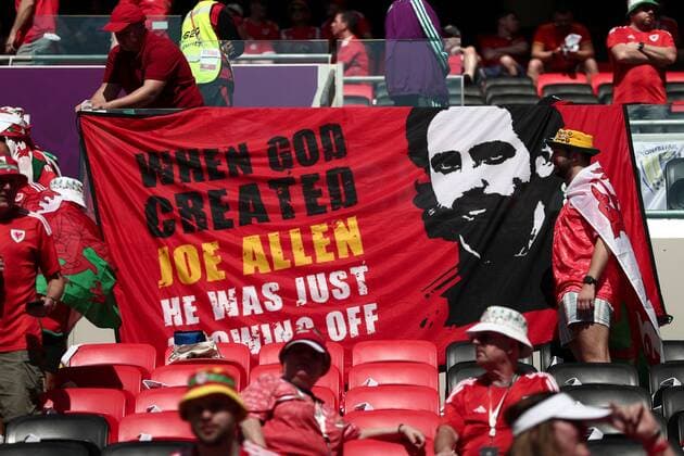 Mandatory Credit: Photo by Michael Zemanek Shutterstock (13634746i) Welsh fans put up banners Wales v Iran, FIFA World Cup, WM, Weltmeisterschaft, Fussball 2022, Group B, Football, Ahmad Bin Ali Stadium, Ar-Rayyan, Qatar - 25 Nov 2022 Editorial Use Only Wales v Iran, FIFA World Cup 2022, Group B, Football, Ahmad Bin Ali Stadium, Ar-Rayyan, Qatar - 25 Nov 2022 Editorial Use Only  Copyright: xMichaelxZemanek Shutterstockx 13634746i