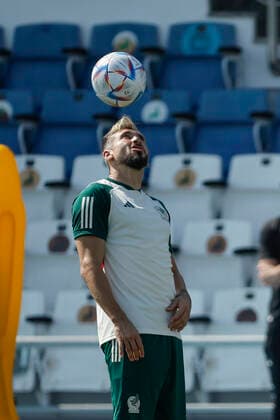 Mexico s midfielder Hector Herrera participates in his national team, Nationalteam s training session at Al Khor stadium in Doha, Qatar, 25 November 2022. Mexico is to face Argentina on 26 November in their group C s second match within FIFA World Cup, WM, Weltmeisterschaft, Fussball 2022. Mexico s training session !ACHTUNG: NUR REDAKTIONELLE NUTZUNG!  Copyright: xJOSExMENDEZx EVE867 20221125-ba754c144cc7aaa57a7c45f9e62e10e9b933ef31