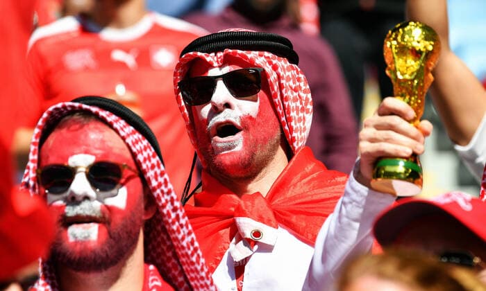 Fussball, Weltmeisterschaft, 2022, Herren, Qatar, Gruppe G, 1. Spieltag, Al-Janoub Stadium: Schweiz - Kamerun; Fans Schweiz. Fan, Fans, Fankultur, Begeisterung. FIFA REGULATIONS PROHIBIT ANY USE OF PHOTOGRAPHS AS IMAGE SEQUENCES AND OR QUASI-VIDEO *** Football, World Cup, 2022, Men, Qatar, Group G, 1 Matchday, Al Janoub Stadium Switzerland Cameroon Fans Switzerland Fan, Fans, Fan Culture, Enthusiasm FIFA REGULATES PROHIBIT ANY USE OF PHOTOGRAPHS AS IMAGE SEQUENCES AND OR QUASI VIDEO