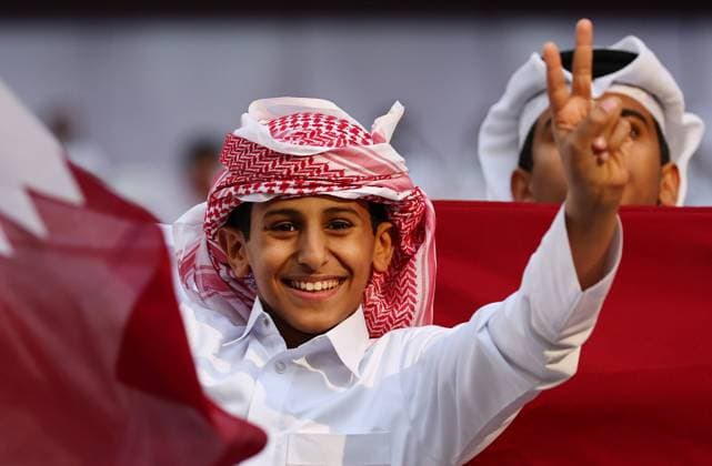 Sport Bilder des Tages Doha, Qatar, 25th November 2022. Qatar fans during the FIFA World Cup, WM, Weltmeisterschaft, Fussball 2022 match at Al Thumama Stadium, Doha. Picture credit should read: David Klein Sportimage EDITORIAL USE ONLY. No use with unauthorised audio, video, data, fixture lists, club league logos or live services. Online in-match use limited to 120 images, no video emulation. No use in betting, games or single club league player publications. SPI-2064-0009