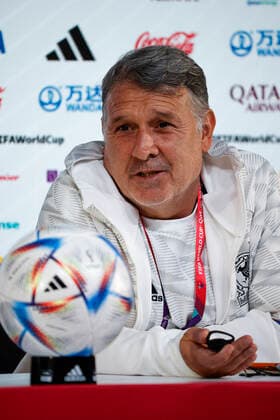 Mexico s head coach, Argentinian Gerardo Tata Martino, addresses a press conference, PK, Pressekonferenz of his national team, Nationalteam at the Press Center in Doha, Qatar, 25 November 2022. Mexico is to face Argentina on 26 November in their group C s second match within FIFA World Cup, WM, Weltmeisterschaft, Fussball 2022. Mexico s press conference !ACHTUNG: NUR REDAKTIONELLE NUTZUNG! Copyright: xJOSExMENDEZx EVE933 20221125-a4f1cec6bcdd4c7517664075bc55cd1e924cf666