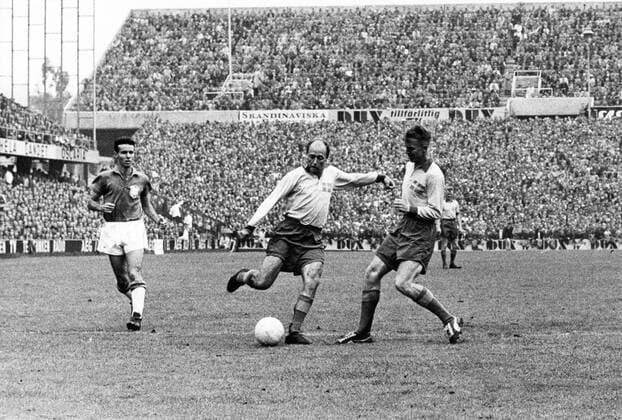 World Cup final 1958 Sweden Brazil, match action Fr v Zagallo footballer Brazil, Gunnar Gren Sweden national team and unidentified Swedish player 1958 01 01 c Aftonbladet IBL Bildbyra EXPRESSEN OUT AFTONBLADET 560 football x2512x  Copyright: xAftonbladet TTx