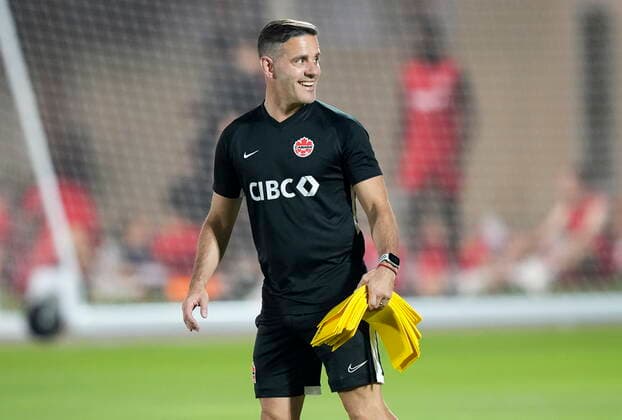 November 25, 2022, DOHA, QATAR: Canada head coach John Herdman smiles during practice at the World Cup in Doha, Qatar, Friday, Nov. 25, 2022. Canada News - November 25, 2022  - ZUMAc35_ 20221125_zaf_c35_032 Copyright: xNathanxDenettex