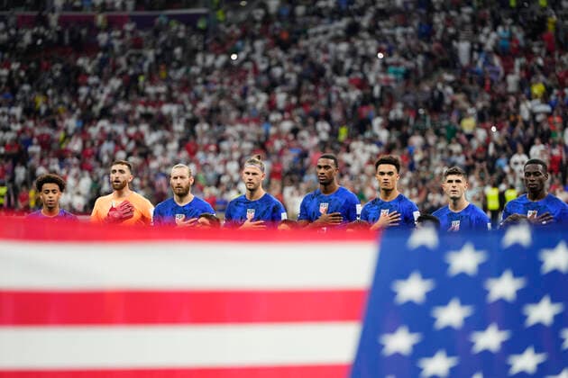 England v USA: Group B - FIFA World Cup, WM, Weltmeisterschaft, Fussball Qatar 2022 Line up USA pose prior the FIFA World Cup Qatar 2022 Group B match between England and USA at Al Bayt Stadium on November 25, 2022 in Al Khor, Qatar. Al Khor Qatar  Copyright: xJosexBretonx originalFilename:breton-englandv221125_npfPZ.jpg