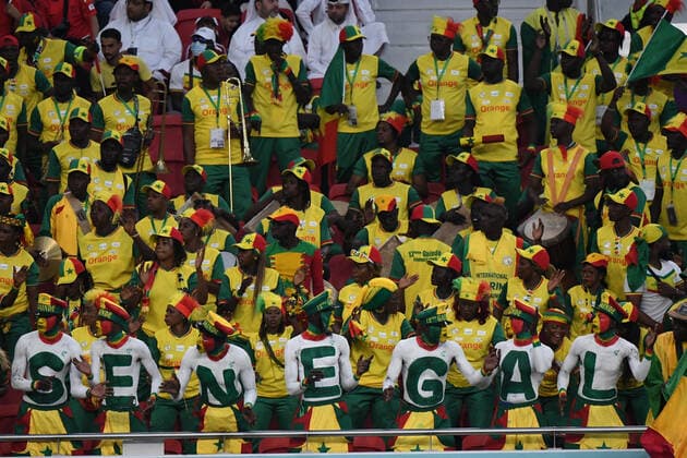 DOHA (QATAR), 25 11 2022 - WORLD CUP QATAR vs SENEGAL - Senegalese fans in the Match between the teams of Qatar vs Senegal, for the first phase of the Qatar FIFA World Cup, WM, Weltmeisterschaft, Fussball held at Al Thumama Stadium, in Doha , this Friday (25). Photo by Alexandre Brum Ag. frame 31119 (Alexandre Brum Ag. Enquadrar SPP)  Copyright: xAlexandrexBrum Ag.xEnquadrarx xSx spp-en-AlBrEn-ENQ_8044