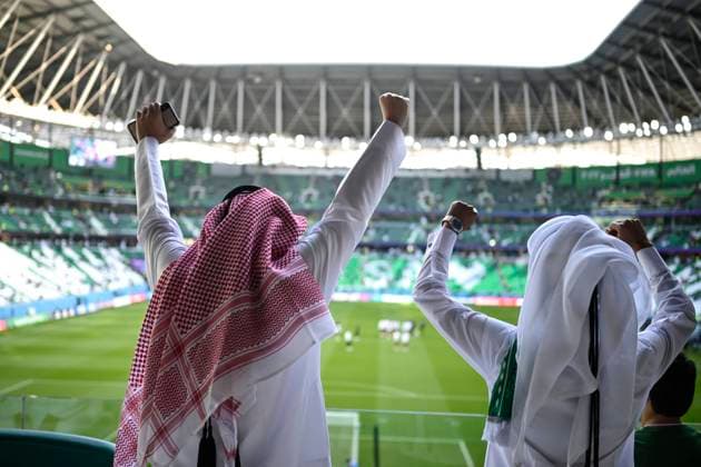 Foto LaPresse - Fabio Ferrari 26 Novembre 2022 Doha, Qatar - - Calcio - Qatar 2022 - Coppa del Mondo Fifa - Polonia v Arabia Saudita - Gruppo C - Fase a Gironi - Education City Stadium.Nella foto:tifosi Arabia Saudita November 26, 2022 Doha, Qatar - sport - Soccer - Qatar 2022- FIFA World Cup, WM, Weltmeisterschaft, Fussball - Poland v Saudi Arabia - Group C - group stage - Education City Stadium.In the pic:Supporter Saudi Arabia  Copyright: xFabioxFerrarix LaPressex