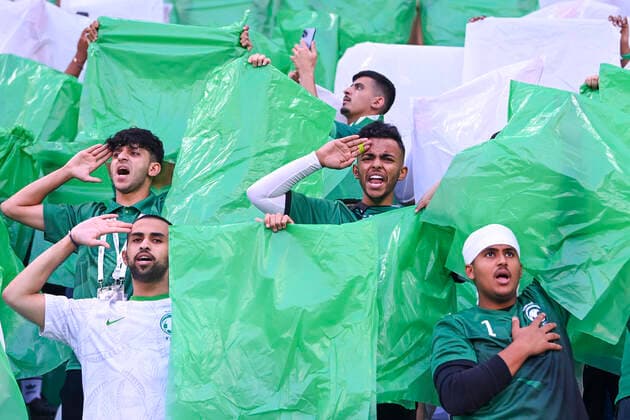 FUSSBALL WM 2022 VORRUNDE GRUPPE C Polen - Saudi-Arabien 26.11.2022 Saudische Fans vor dem Spiel. *** FOOTBALL WORLD CUP 2022 PRE-ROUND GROUP C Poland Saudi Arabia 26 11 2022 Saudi fans before the match