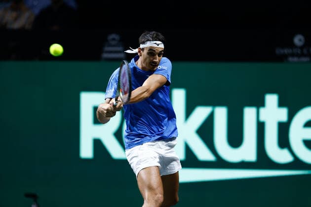 November 26, 2022, MALAGA, MALAGA, SPAIN: Lorenzo Sonego of Italy in action against Denis Shapovalov of Canada during the first tennis match from Davis Cup Finals 2022, Semi-Finals round, played between Italy and Canada at Palacio de Deportes Martin Carpena pavilion on november 26, 2022, in Malaga, Spain. MALAGA SPAIN - ZUMAa181 20221126_zaa_a181_010 Copyright: xOscarxJ.xBarrosox