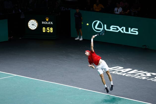 November 26, 2022, MALAGA, MALAGA, SPAIN: Denis Shapovalov of Canada in action against Lorenzo Sonego of Italy during the first tennis match from Davis Cup Finals 2022, Semi-Finals round, played between Italy and Canada at Palacio de Deportes Martin Carpena pavilion on november 26, 2022, in Malaga, Spain. MALAGA SPAIN - ZUMAa181 20221126_zaa_a181_018 Copyright: xOscarxJ.xBarrosox