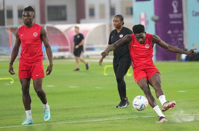 November 26, 2022, DOHA, QATAR: Canada forward Alphonso Davies, right, kicks the ball during practice at the World Cup in Doha, Qatar on Saturday, November 26, 2022. Canada News - November 26, 2022  - ZUMAc35_ 20221126_zaf_c35_018 Copyright: xNathanxDenettex