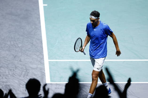 November 26, 2022, MALAGA, MALAGA, SPAIN: Lorenzo Sonego of Italy in action against Denis Shapovalov of Canada during the first tennis match from Davis Cup Finals 2022, Semi-Finals round, played between Italy and Canada at Palacio de Deportes Martin Carpena pavilion on november 26, 2022, in Malaga, Spain. MALAGA SPAIN - ZUMAa181 20221126_zaa_a181_033 Copyright: xOscarxJ.xBarrosox