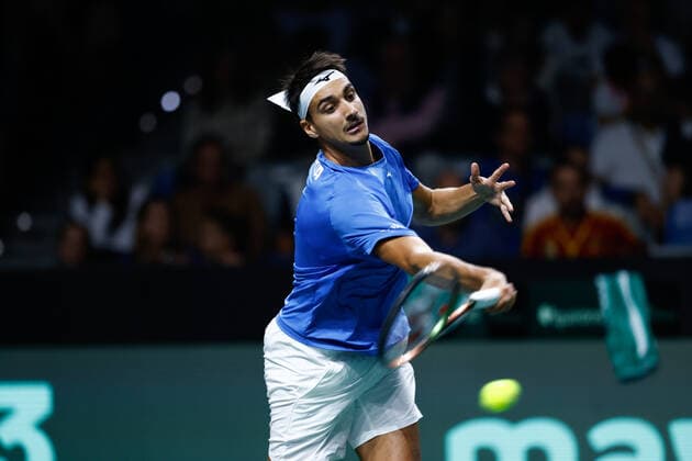 November 26, 2022, MALAGA, MALAGA, SPAIN: Lorenzo Sonego of Italy in action against Denis Shapovalov of Canada during the first tennis match from Davis Cup Finals 2022, Semi-Finals round, played between Italy and Canada at Palacio de Deportes Martin Carpena pavilion on november 26, 2022, in Malaga, Spain. MALAGA SPAIN - ZUMAa181 20221126_zaa_a181_035 Copyright: xOscarxJ.xBarrosox