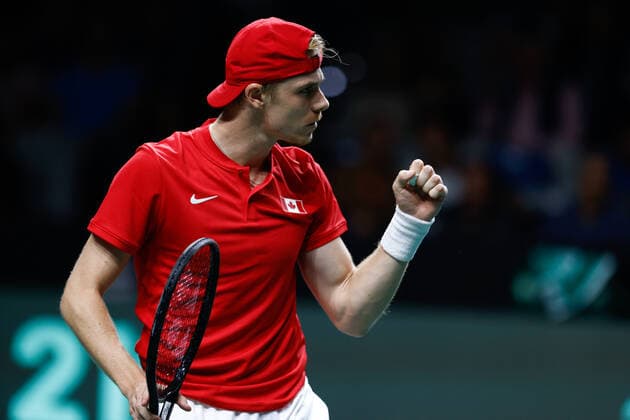November 26, 2022, MALAGA, MALAGA, SPAIN: Denis Shapovalov of Canada in action against Lorenzo Sonego of Italy during the first tennis match from Davis Cup Finals 2022, Semi-Finals round, played between Italy and Canada at Palacio de Deportes Martin Carpena pavilion on november 26, 2022, in Malaga, Spain. MALAGA SPAIN - ZUMAa181 20221126_zaa_a181_038 Copyright: xOscarxJ.xBarrosox
