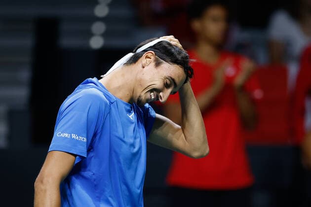 November 26, 2022, MALAGA, MALAGA, SPAIN: Lorenzo Sonego of Italy celebrates the victory against Denis Shapovalov of Canada during the first tennis match from Davis Cup Finals 2022, Semi-Finals round, played between Italy and Canada at Palacio de Deportes Martin Carpena pavilion on november 26, 2022, in Malaga, Spain. MALAGA SPAIN - ZUMAa181 20221126_zaa_a181_040 Copyright: xOscarxJ.xBarrosox