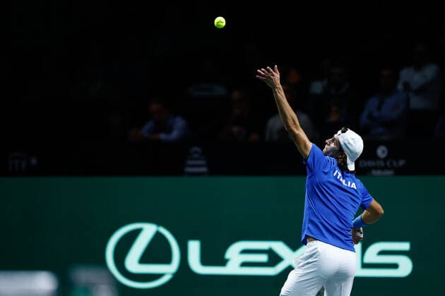 November 26, 2022, MALAGA, MALAGA, SPAIN: Lorenzo Musetti of Italy in action against Felix Auger-Aliassime of Canada during the second tennis match from Davis Cup Finals 2022, Semi-Finals round, played between Italy and Canada at Palacio de Deportes Martin Carpena pavilion on november 26, 2022, in Malaga, Spain. MALAGA SPAIN - ZUMAa181 20221126_zaa_a181_056 Copyright: xOscarxJ.xBarrosox