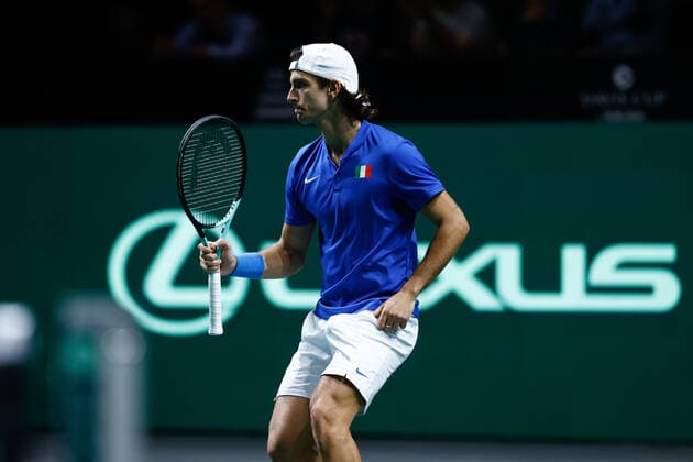 November 26, 2022, MALAGA, MALAGA, SPAIN: Lorenzo Musetti of Italy in action against Felix Auger-Aliassime of Canada during the second tennis match from Davis Cup Finals 2022, Semi-Finals round, played between Italy and Canada at Palacio de Deportes Martin Carpena pavilion on november 26, 2022, in Malaga, Spain. MALAGA SPAIN - ZUMAa181 20221126_zaa_a181_057 Copyright: xOscarxJ.xBarrosox