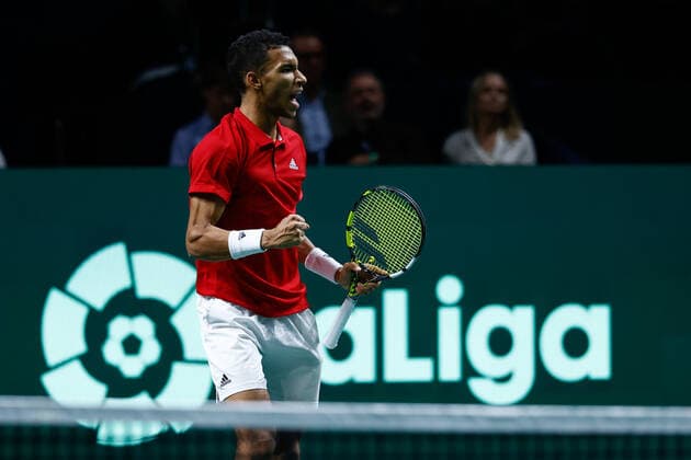 November 26, 2022, MALAGA, MALAGA, SPAIN: Felix Auger-Aliassime of Canada celebrates the victory against Lorenzo Musetti of Italy during the second tennis match from Davis Cup Finals 2022, Semi-Finals round, played between Italy and Canada at Palacio de Deportes Martin Carpena pavilion on november 26, 2022, in Malaga, Spain. MALAGA SPAIN - ZUMAa181 20221126_zaa_a181_060 Copyright: xOscarxJ.xBarrosox