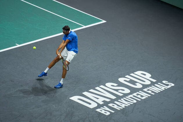 November 26, 2022, Malaga, Spain: Lorenzo Sonego of Italy plays against Denis Shapovalov of Canada during the Davis Cup by Rakuten Final 8 at The Palacio de Deportes Martin Carpena..Final score; Lorenzo Sonego 2:1 Denis Shapovalov. Malaga Spain - ZUMAs197 20221126_zaa_s197_035 Copyright: xVicentexVidalxFernandezx