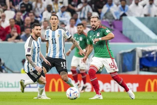 AL DAAYEN, 26-11-2022 Lusail Stadium World Cup 2022 in Qatar game between Argentina vs Mexico, (R-L) Mexico player Hector Herrera, Argentina player Angel di Maria and Argentina player Lionel Messi Argentina - Mexico  x19364759x Copyright: