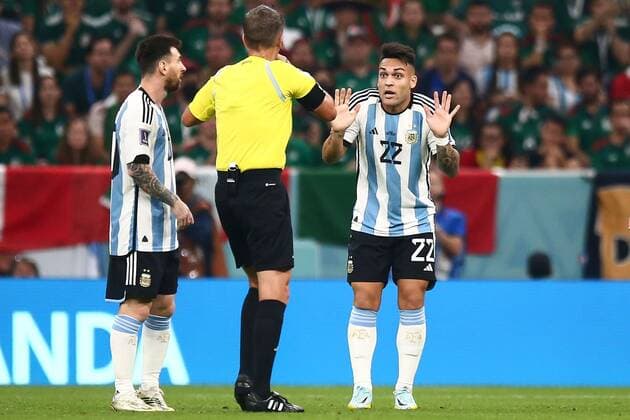 Mandatory Credit: Photo by Michael Zemanek Shutterstock (13634795y) Lautaro Martinez of Argentina and Lionel Messi of Argentina question match referee Daniele Orsato1 Argentina v Mexico, FIFA World Cup, WM, Weltmeisterschaft, Fussball 2022, Group C, Football, Lusail Stadium, Al Daayen, Qatar - 26 Nov 2022 Editorial Use Only Argentina v Mexico, FIFA World Cup 2022, Group C, Football, Lusail Stadium, Al Daayen, Qatar - 26 Nov 2022 Editorial Use Only Copyright: xMichaelxZemanek Shutterstockx 13634795y