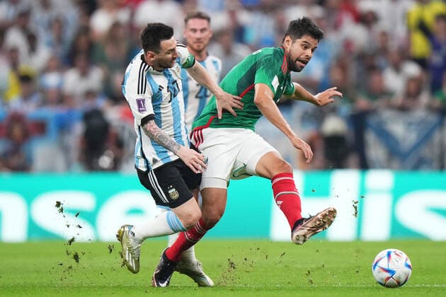 QAT: Argentina - Mexico. FIFA World Cup, WM, Weltmeisterschaft, Fussball Qatar 2022 Lionel Messi of Argentina and Nestor of Mexico during the FIFA World Cup Qatar 2022 match, Group C, between Argentina and Mexico played at Lusail Stadium on Nov 26, 2022 in Lusail, Qatar. Copyright: xBaguxBlancox xPRESSINx WC_221126_546