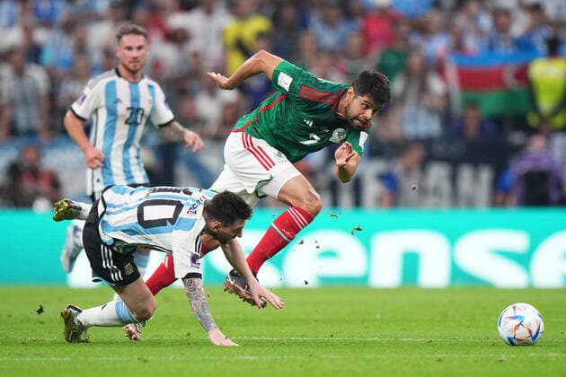 QAT: Argentina - Mexico. FIFA World Cup, WM, Weltmeisterschaft, Fussball Qatar 2022 Lionel Messi of Argentina and Nestor of Mexico during the FIFA World Cup Qatar 2022 match, Group C, between Argentina and Mexico played at Lusail Stadium on Nov 26, 2022 in Lusail, Qatar. Copyright: xBaguxBlancox xPRESSINx WC_221126_547