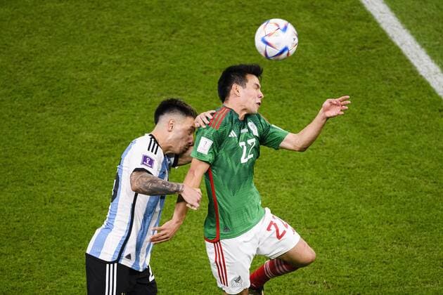 RECORD DATE NOT STATED FIFA World Cup, WM, Weltmeisterschaft, Fussball Qatar 2022 Argentina vs Mexico (L-R), Lisandro Martinez of Argentina e Hirving Lozano of Mexico during the game Argentina vs Mexican national team, Nationalteam (Mexico), Corresponding to Group C of the FIFA World Cup Qatar 2022, at Lusail Stadium, Lusail, Doha, November 26, 2022. <br><br> (I-D), Lisandro Martinez de Argentina e Hirving Lozano de Mexico durante el partido Argentina vs Seleccion Nacional Mexicana (Mexico), correspondiente al Grupo C de la Copa Mundial de la FIFA Qatar 2022, en el Estadio Lusail, Lusail, Doha, 26 de noviembre de 2022. LUSAIL DOHA QATAR Copyright: xMarcioxMachadox 20221126_12044