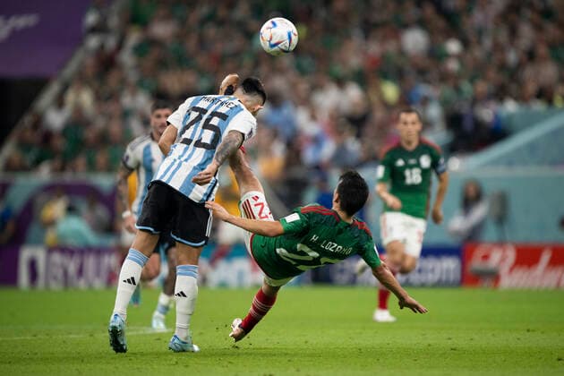 LUSAIL CITY, QATAR - NOVEMBER 26: Lisandro Martinez of Argentina gets caught by Hirving Lozano of Mexico as he clears the ball during the FIFA World Cup, WM, Weltmeisterschaft, Fussball Qatar 2022 Group C match between Argentina and Mexico at Lusail Stadium on November 26, 2022 in Lusail City, Qatar. (Photo by Sebastian Frej) WCS  Copyright: xSebastianxFrej