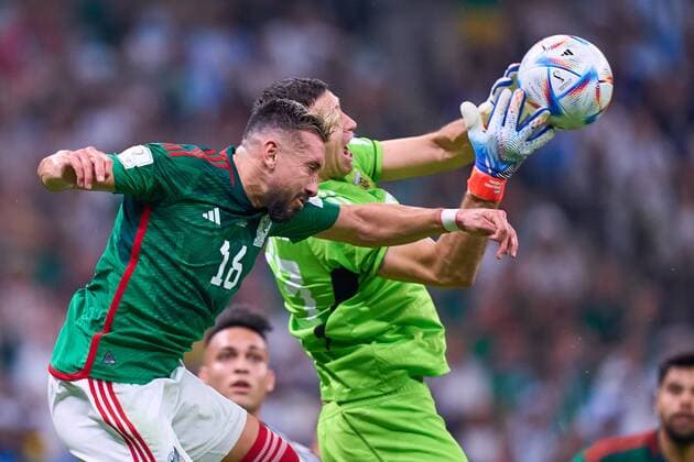 RECORD DATE NOT STATED FIFA World Cup, WM, Weltmeisterschaft, Fussball Qatar 2022 Argentina vs Mexico (L-R), Hector Herrera of Mexico and Emiliano Martinez of Argentina during the game Argentina vs Mexican national team, Nationalteam (Mexico), Corresponding to Group C of the FIFA World Cup Qatar 2022, at Lusail Stadium, Lusail, Doha, November 26, 2022. <br><br> (I-D), Hector Herrera de Mexico y Emiliano Martinez de Argentina durante el partido Argentina vs Seleccion Nacional Mexicana (Mexico), correspondiente al Grupo C de la Copa Mundial de la FIFA Qatar 2022, en el Estadio Lusail, Lusail, Doha, 26 de noviembre de 2022. LUSAIL DOHA QATAR Copyright: xCristianxdexMarchenax 20221126_12063