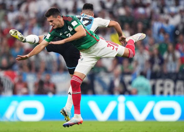 QAT: Argentina - Mexico. FIFA World Cup, WM, Weltmeisterschaft, Fussball Qatar 2022 Alejandro Gomez of Argentina and Cesar Montes of Mexico during the FIFA World Cup Qatar 2022 match, Group C, between Argentina and Mexico played at Lusail Stadium on Nov 26, 2022 in Lusail, Qatar. Copyright: xBaguxBlancox xPRESSINx WC_221126_577