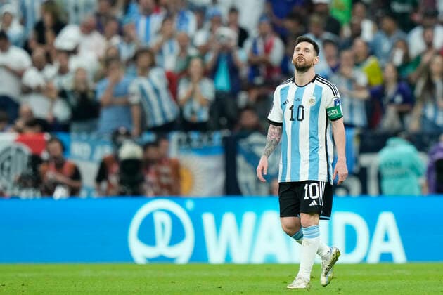 Argentina v Mexico: Group C - FIFA World Cup, WM, Weltmeisterschaft, Fussball Qatar 2022 Lionel Messi right winger of Argentina and Paris Saint-Germain lament a failed occasion during the FIFA World Cup Qatar 2022 Group C match between Argentina and Mexico at Lusail Stadium on November 26, 2022 in Lusail City, Qatar. Lusail City Qatar  Copyright: xJosexBretonx originalFilename:breton-argentin221126_np0OG.jpg