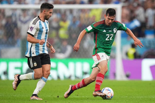 QAT: Argentina - Mexico. FIFA World Cup, WM, Weltmeisterschaft, Fussball Qatar 2022 Lozano of Mexico and Gonzalo Montiel of Argentina during the FIFA World Cup Qatar 2022 match, Group C, between Argentina and Mexico played at Lusail Stadium on Nov 26, 2022 in Lusail, Qatar. Copyright: xBaguxBlancox xPRESSINx WC_221126_604