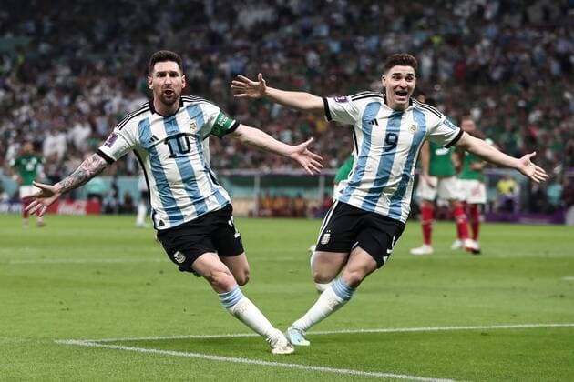 IMAGO Iconic Moments, Fußball Bilder des Jahres, Sport 11 November Sport Themen der Woche KW47 Sport Bilder des Tages Mandatory Credit: Photo by Michael Zemanek Shutterstock (13634795bo) Lionel Messi of Argentina celebrates after scoring a goal (1-0) Argentina v Mexico, FIFA World Cup, WM, Weltmeisterschaft, Fussball 2022, Group C, Football, Lusail Stadium, Al Daayen, Qatar - 26 Nov 2022 Editorial Use Only Argentina v Mexico, FIFA World Cup 2022, Group C, Football, Lusail Stadium, Al Daayen, Qatar - 26 Nov 2022 Editorial Use Only  Copyright: xMichaelxZemanek Shutterstockx 13634795bo